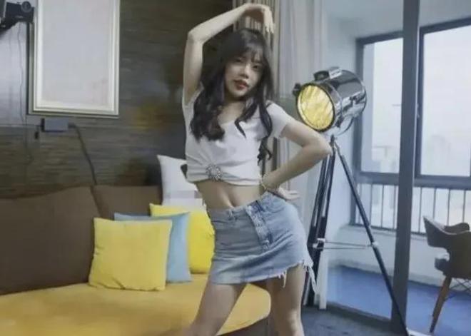 《免费观看满18岁电视剧》