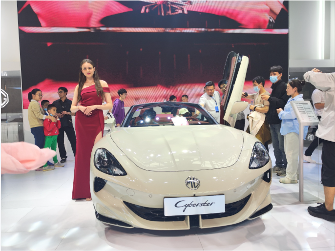 美国A片巜豪妇荡乳》