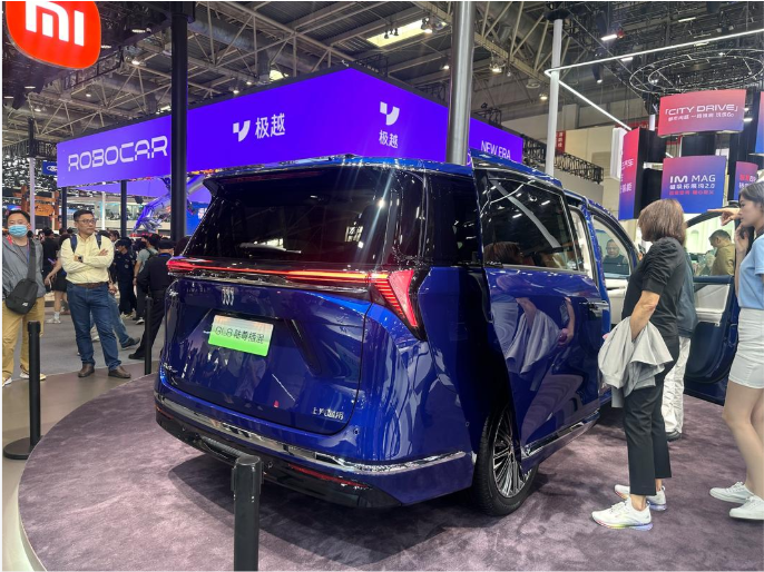 美国A片巜豪妇荡乳》